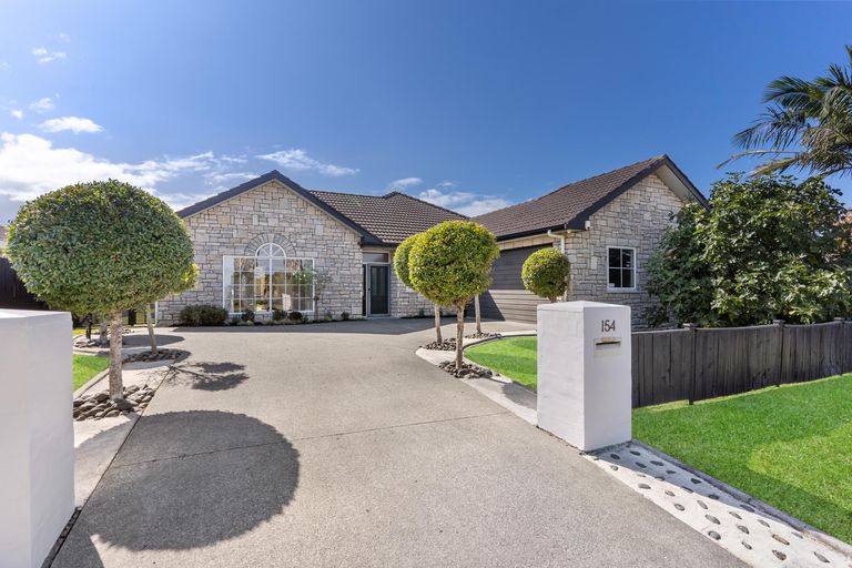 Photo of property in 154 Kilkenny Drive, East Tamaki Heights, Auckland, 2016