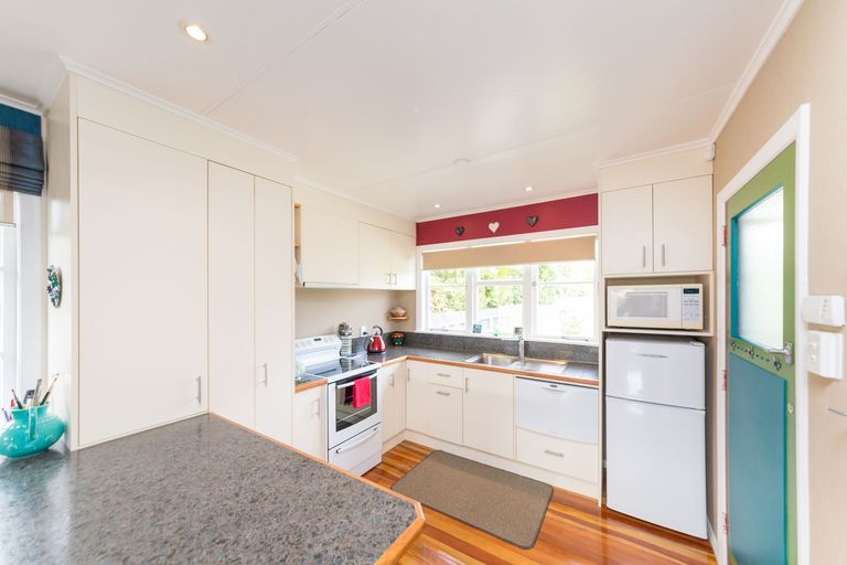 Photo of property in 3 Wincanton Place, Awapuni, Palmerston North, 4412