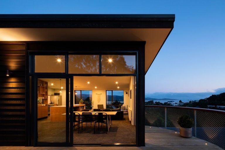 Photo of property in 58b Pekanga Road, Normandale, Lower Hutt, 5010