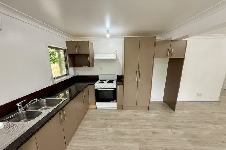 Photo of property in 11 Pokapu Street, Titirangi, Auckland, 0600