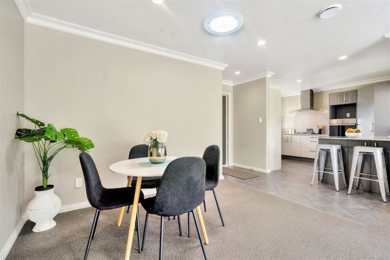 Photo of property in 10 Nirmal Place, Sunnyvale, Auckland, 0612