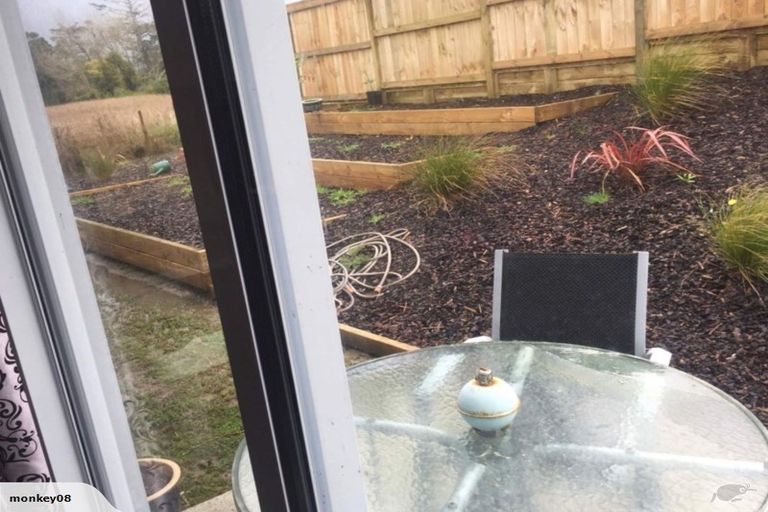 Photo of property in 12 Lockyer Road, Kumeu, 0810