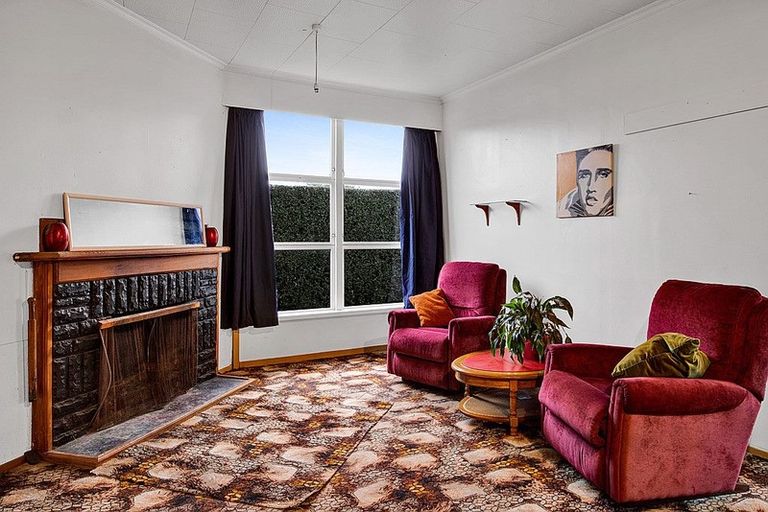 Photo of property in 22 Graham Street, Eltham, 4322