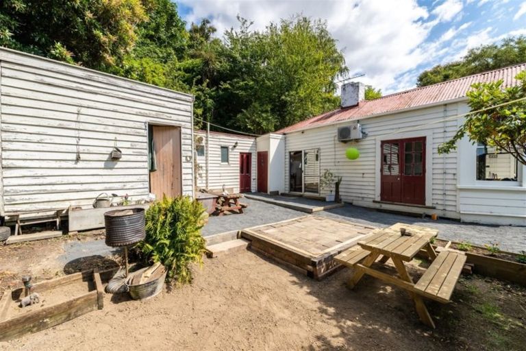 Photo of property in 52 Glen Road, Mornington, Dunedin, 9011