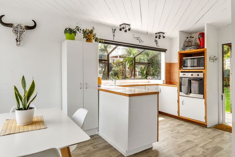 Photo of property in 15a Centennial Drive, Whitianga, 3510