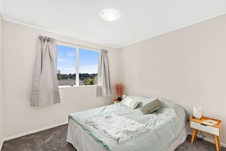 Photo of property in 24 Halloran Place, Massey, Auckland, 0614