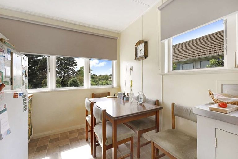 Photo of property in 42 Banks Street, Marfell, New Plymouth, 4310