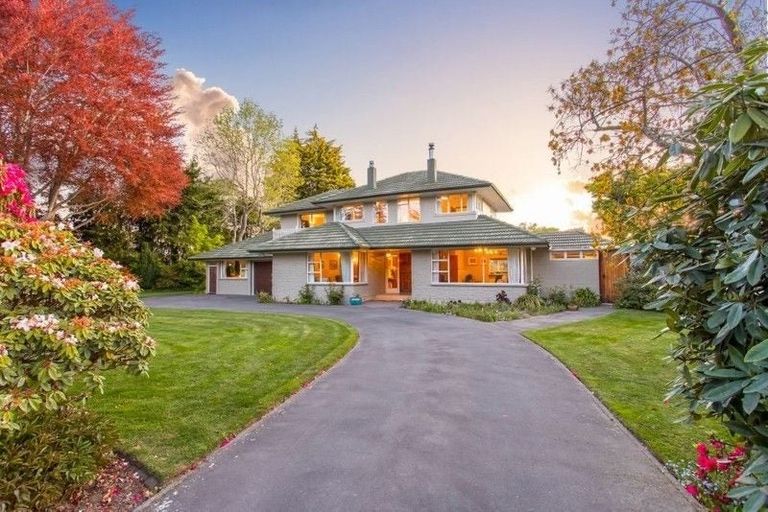 Photo of property in 385 Sawyers Arms Road, Harewood, Christchurch, 8051