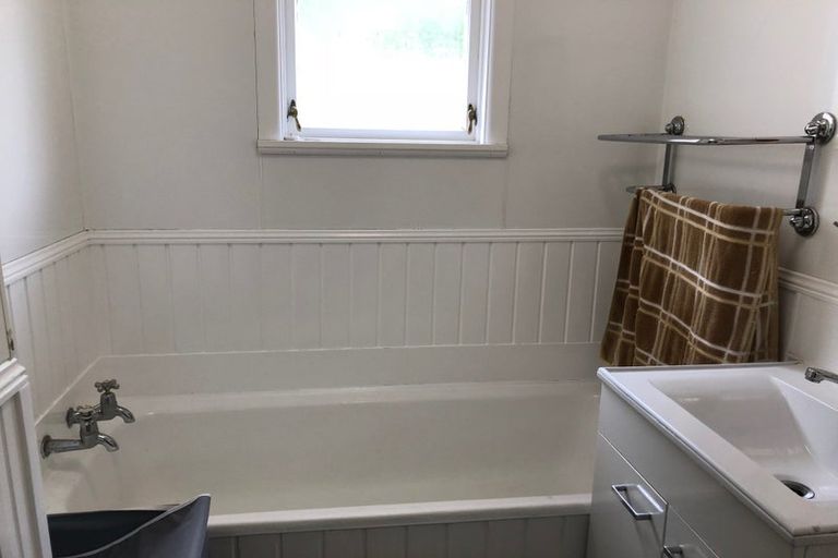 Photo of property in 10 Lomita Road, Johnsonville, Wellington, 6037