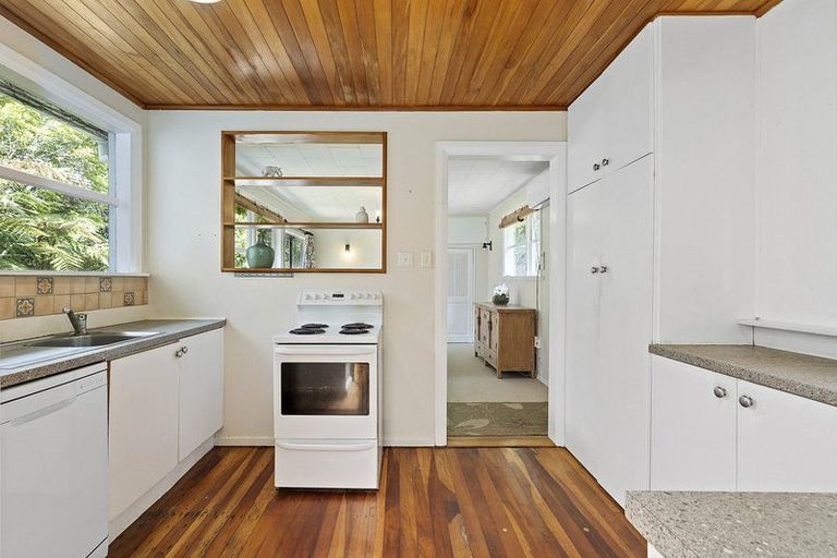 Photo of property in 6 Muri Road, Pukerua Bay, 5026