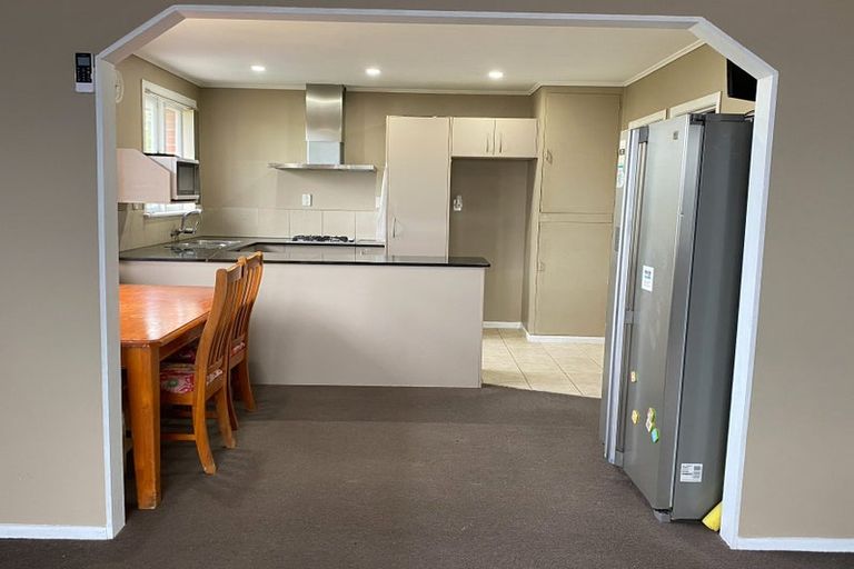 Photo of property in 15 Kiernan Place, Kelston, Auckland, 0602