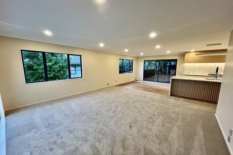 Photo of property in 5 Maidstone Place, Oteha, Auckland, 0632