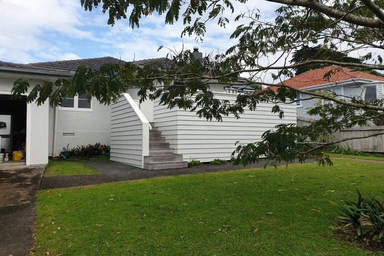 Photo of property in 31 Gladstone Road, Northcote, Auckland, 0627