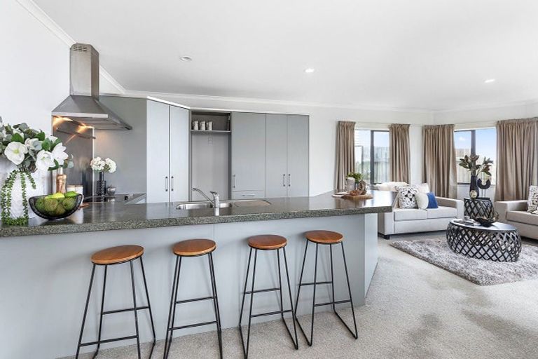 Photo of property in 52 Miles Crescent, Newlands, Wellington, 6037