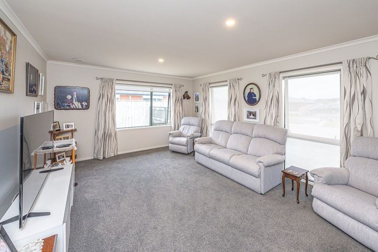 Photo of property in 33 Magnolia Crescent, Tawhero, Whanganui, 4501