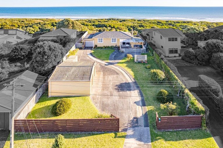 Photo of property in 107 Karaka Street, Castlecliff, Whanganui, 4501