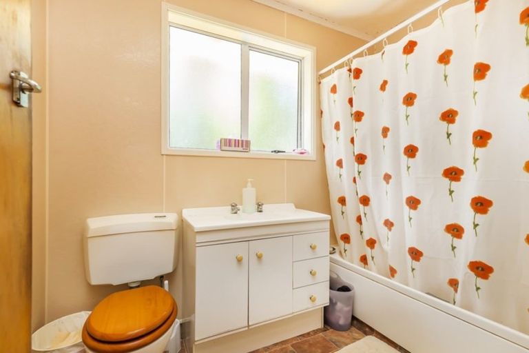 Photo of property in 69 Kahu Road, Paremata, Porirua, 5024