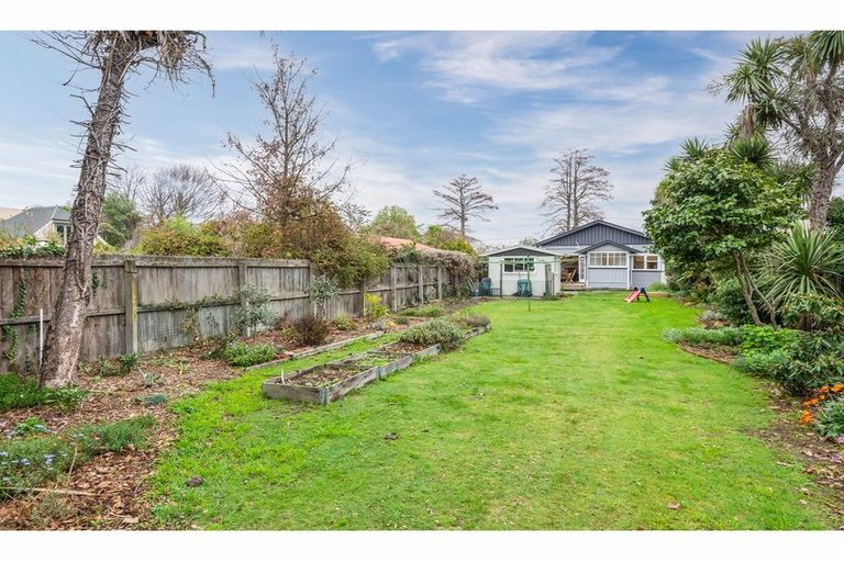 Photo of property in 128 Stapletons Road, Richmond, Christchurch, 8013