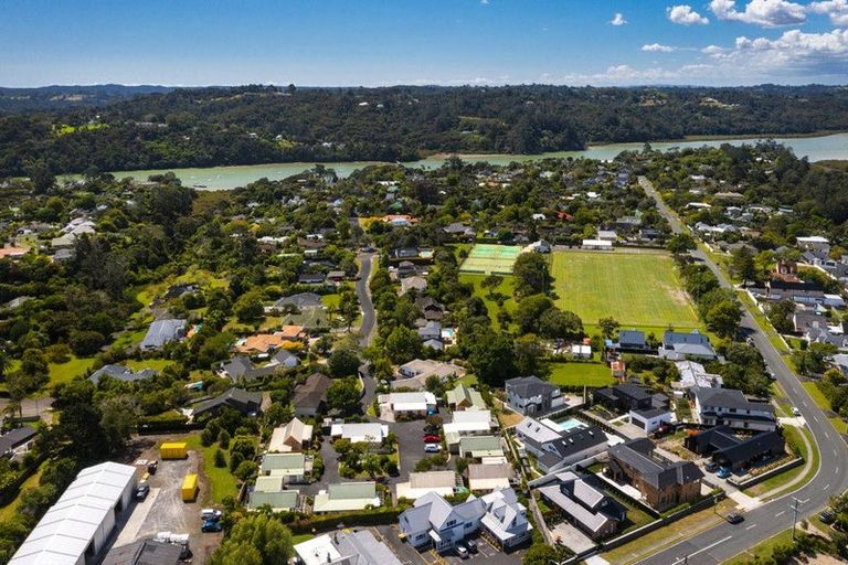 Photo of property in 9/34 Waipuia Place, Greenhithe, Auckland, 0632