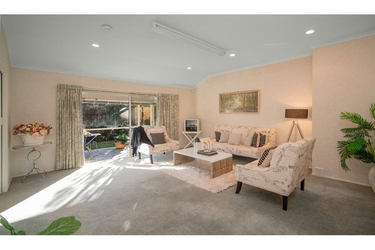 Photo of property in 15 Villa Grove, Ilam, Christchurch, 8041