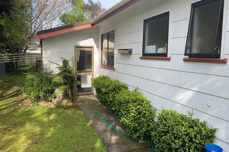 Photo of property in 3 Atarau Grove, Paraparaumu, 5032