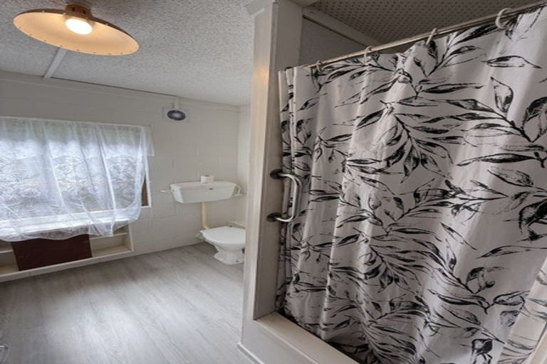 Photo of property in 1/17 Glenvar Road, Torbay, Auckland, 0630