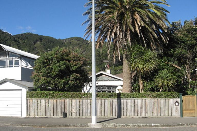 Photo of property in 23 Marine Parade, Eastbourne, Lower Hutt, 5013