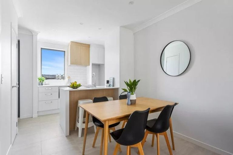 Photo of property in 10 Viridian Avenue, Rosehill, Papakura, 2113