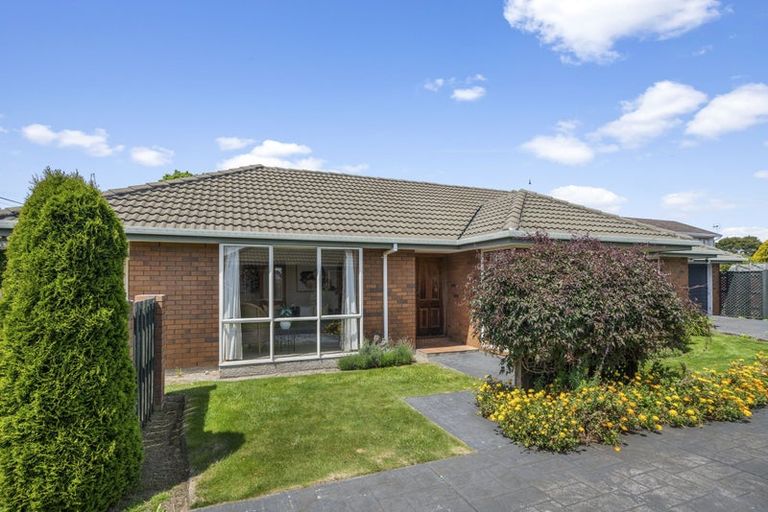 Photo of property in 2/9 Wittys Road, Avonhead, Christchurch, 8042