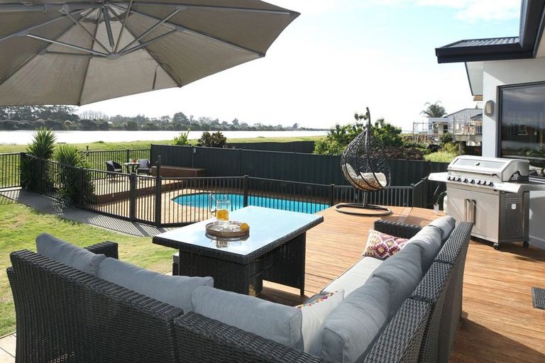 Photo of property in 83 Ferry Road, Clive, 4102