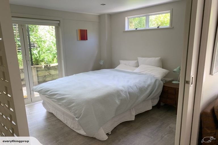 Photo of property in 83 Dignan Street, Point Chevalier, Auckland, 1022