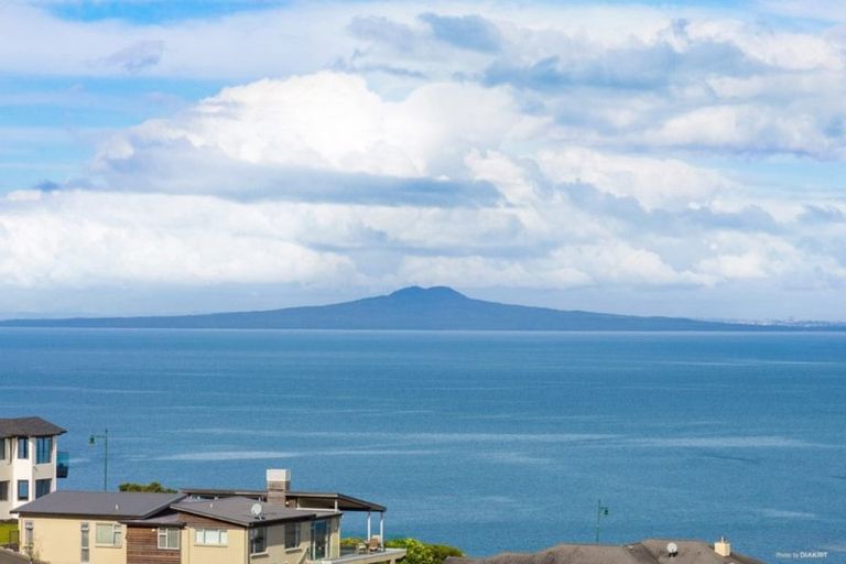 Photo of property in 99 Roberts Road, Matakatia, Whangaparaoa, 0930