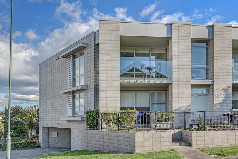 Photo of property in 11 Bickerton Way, Flat Bush, Auckland, 2019