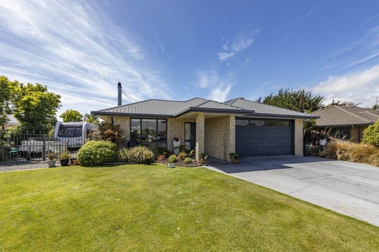 Photo of property in 18 Parkinson Place, Woodend, 7610