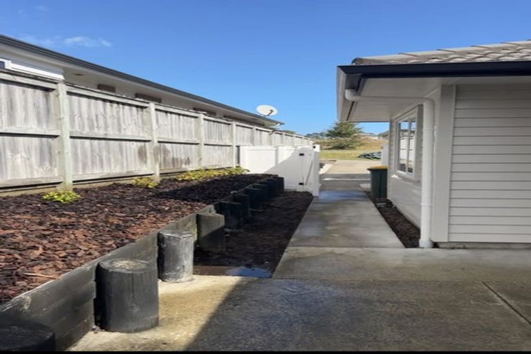Photo of property in 12 Lockyer Road, Kumeu, 0810