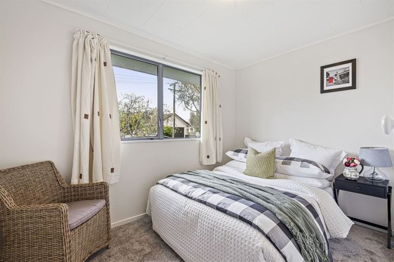 Photo of property in 1 Stephen Avenue, Henderson, Auckland, 0610