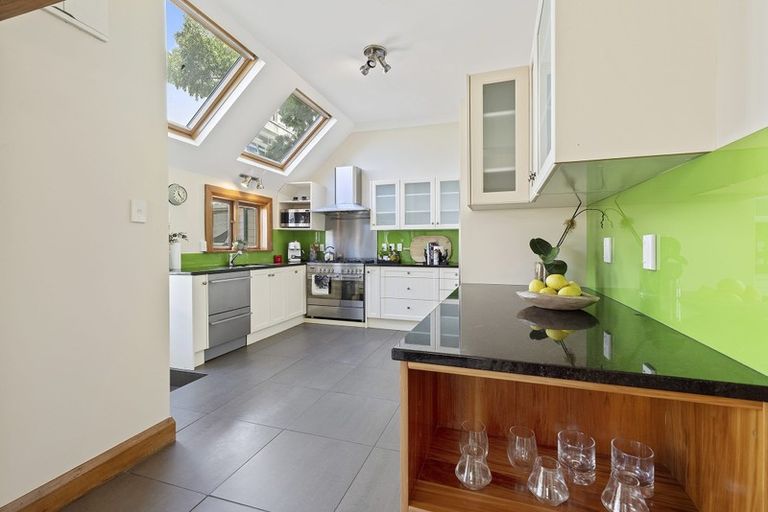 Photo of property in 25 Hawkestone Street, Thorndon, Wellington, 6011