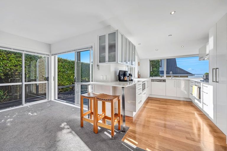 Photo of property in 2 Oakpark Place, West Harbour, Auckland, 0618
