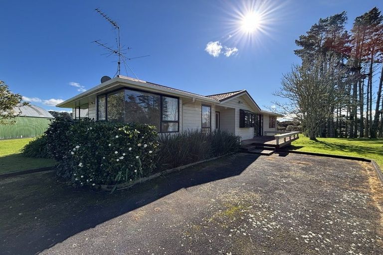 Photo of property in 1 Old Pine Valley Road, Dairy Flat, Silverdale, 0992