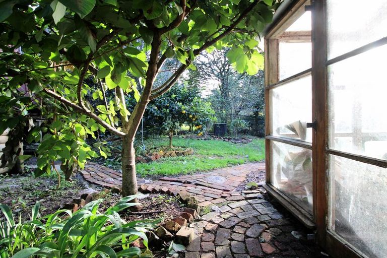 Photo of property in 42 Minnehaha Avenue, Titirangi, Auckland, 0604