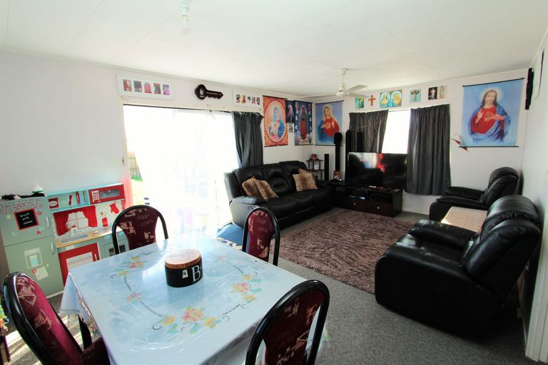 Photo of property in 2/8 Senecio Place, Weymouth, Auckland, 2103