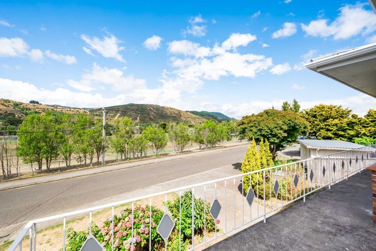 Photo of property in 41 Aorangi Road, Paraparaumu, 5032