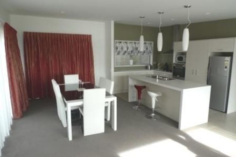 Photo of property in 25 Tamworth Crescent, Newlands, Wellington, 6037