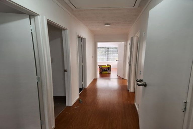 Photo of property in 2/44 Darren Crescent, Half Moon Bay, Auckland, 2012