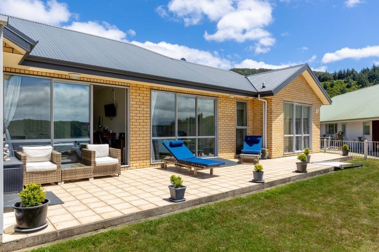 Photo of property in 10 Harbour View Heights, Picton, 7220