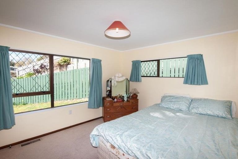 Photo of property in 117 Churton Drive, Churton Park, Wellington, 6037