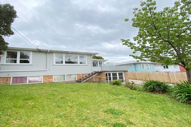 Photo of property in 27 Royal View Road, Te Atatu South, Auckland, 0610