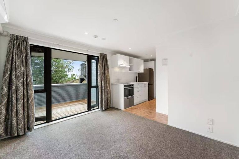 Photo of property in 17a/30 Westward Ho, Glen Eden, Auckland, 0602