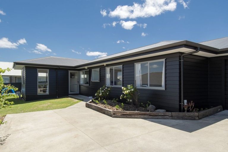 Photo of property in 6 Ballintoy Park Drive, Welcome Bay, Tauranga, 3175