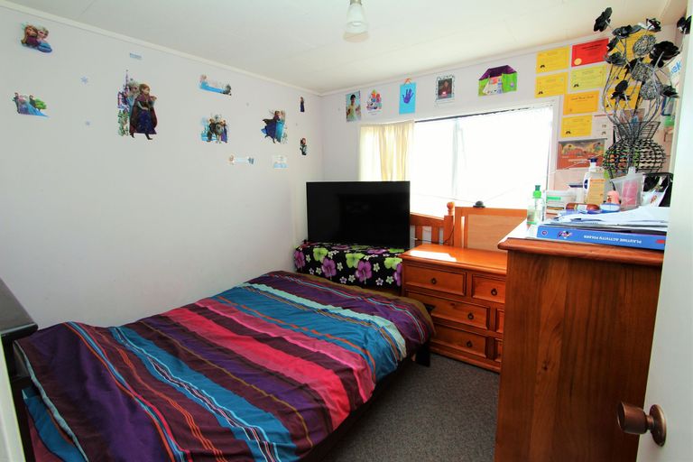 Photo of property in 2/8 Senecio Place, Weymouth, Auckland, 2103